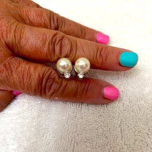Beautiful pearl earrings!